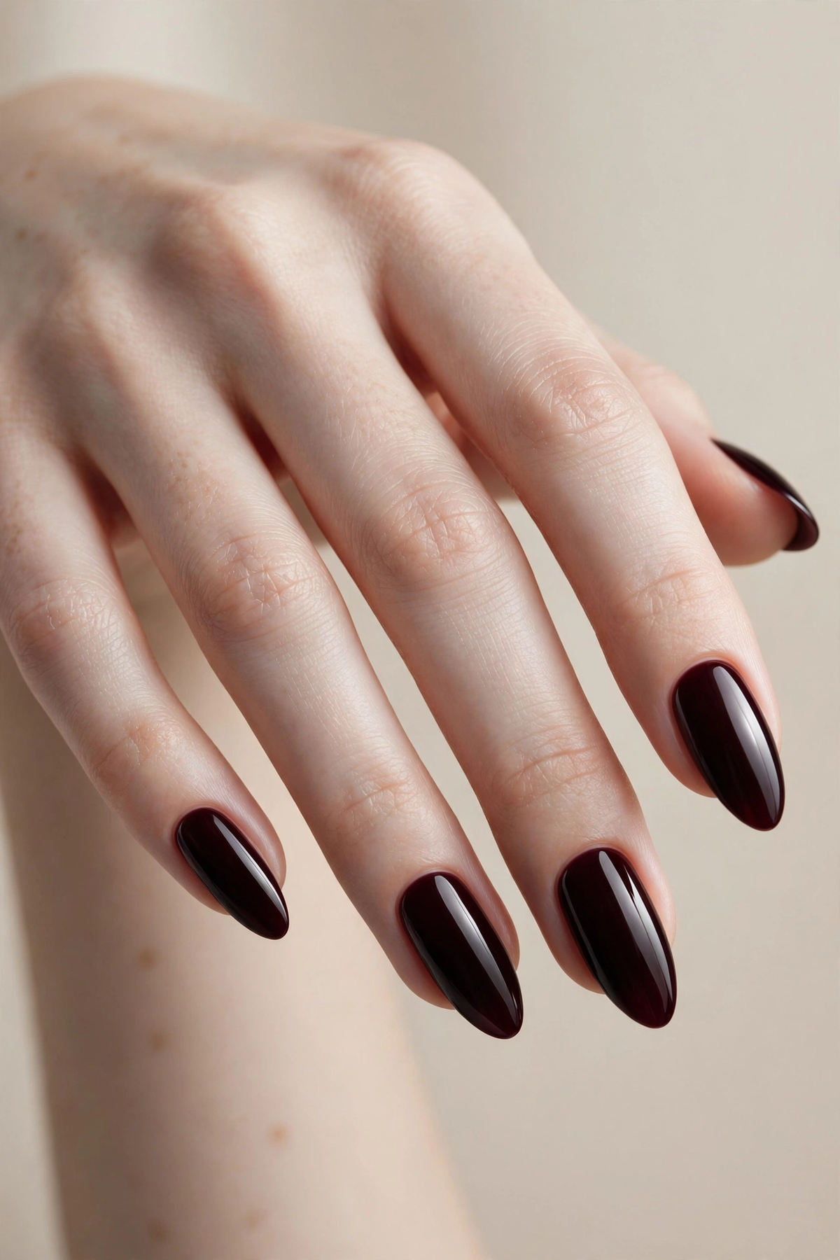 Magna Beauty ROYAL press-on nails worn